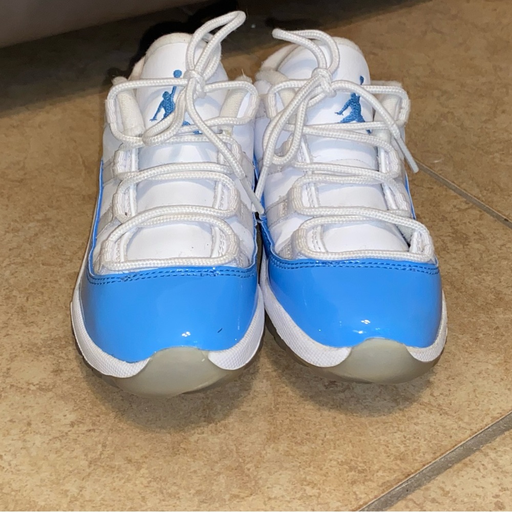 2017 Jordan 11 Retro Low University Blue Boys Size 10C